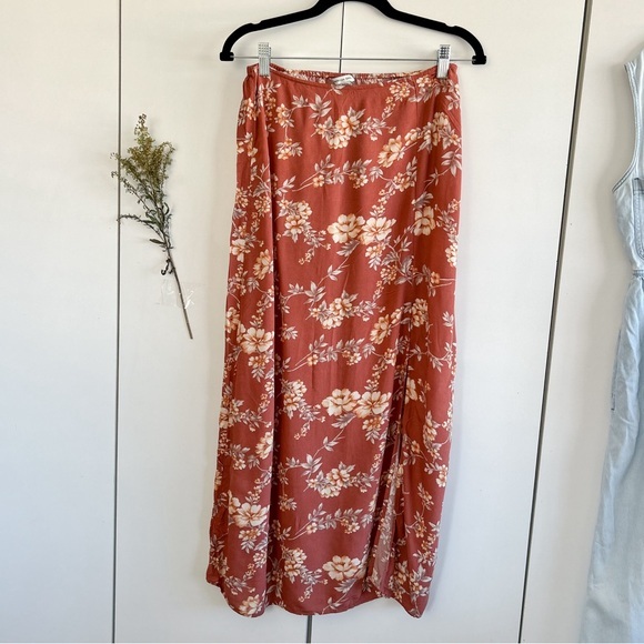 American Eagle Outfitters Dresses & Skirts - American Eagle Floral Print Maxi Skirt • Sz S